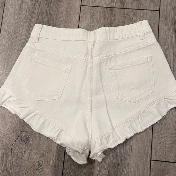 Boutique White Denim High Waisted Shorts - Picture 2 of 2